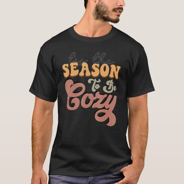 Camiseta Retro Tis The Season To Be Cozy Fall Vibes Thanksg (Frente)