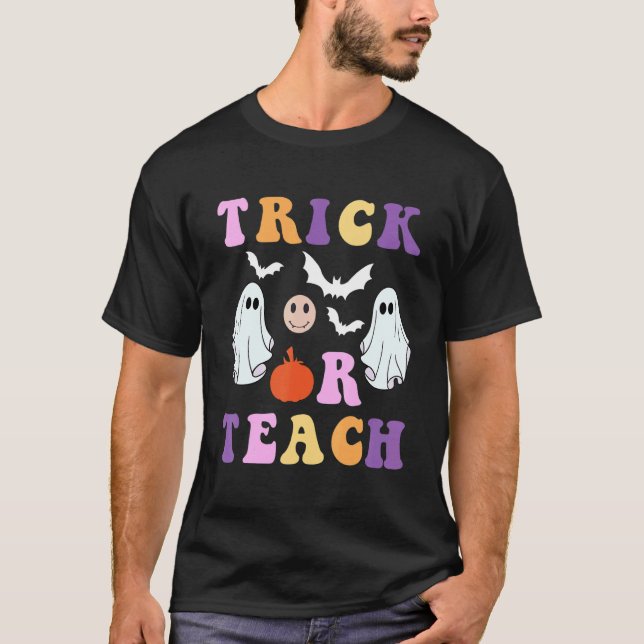 Camiseta Retro Trick Or Teach Ghost Teacher Halloween Costu (Frente)