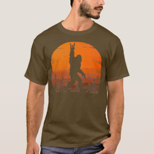 Camiseta Retro Vintage Bigfoot Rock and Roll For Sasquatch