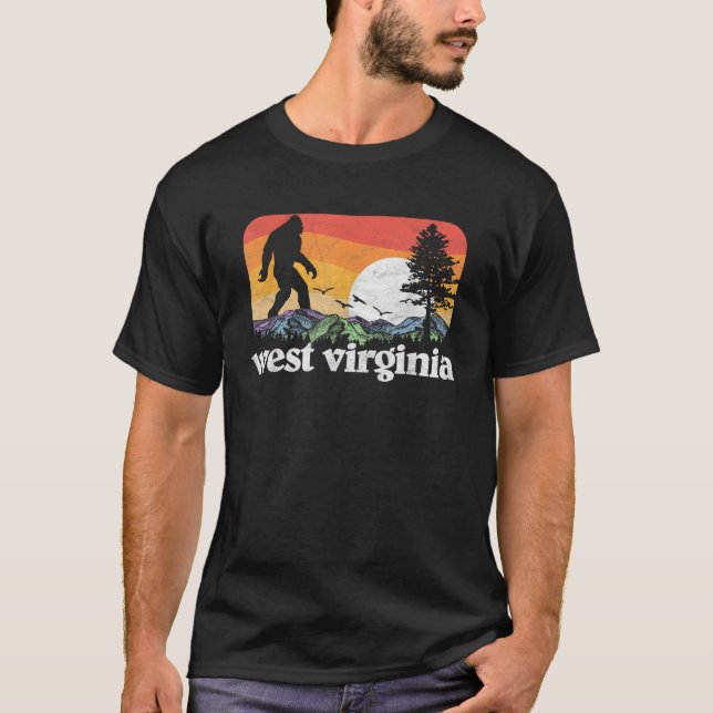 Camiseta Retro West Virginia Bigfoot Mountain Trees Nature (Frente)