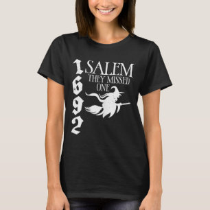 Camiseta Retro Witchy Salem 1692 Perderam Um Salão De Bruxa