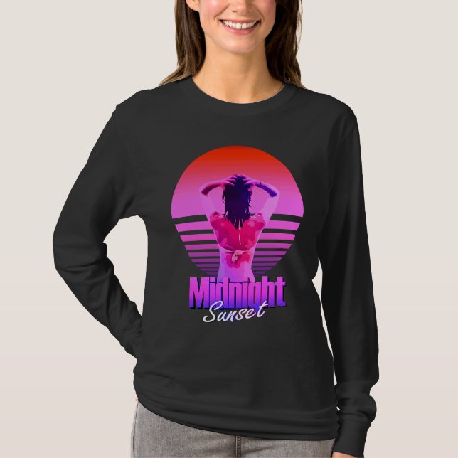 Camiseta Retrowave Midnight Sunset Girl In The Sea (Frente)