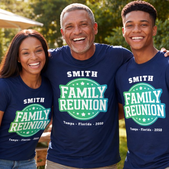Camiseta Reunião de Família  (Cousin Crew - Family Reunion - Matching Shirts. Modern logo style with family name. Vacation time)