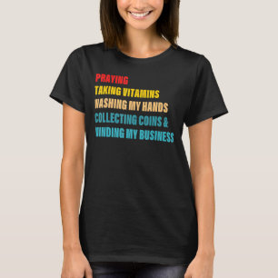 Camiseta Rezando Levando Vitaminas Lavando Minhas Mãos Cole