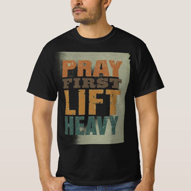 Camiseta Rezar Primeiro Levantar Pesado – Mo de Fi (Frente)