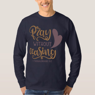Camiseta Rezar sem deixar de utilizar a capa longa preta