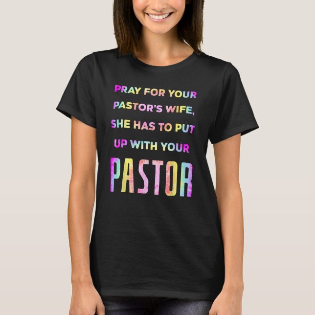 Camiseta Reze Pela Sua Esposa Pastora Que Ela Tem Que Fazer (Frente)