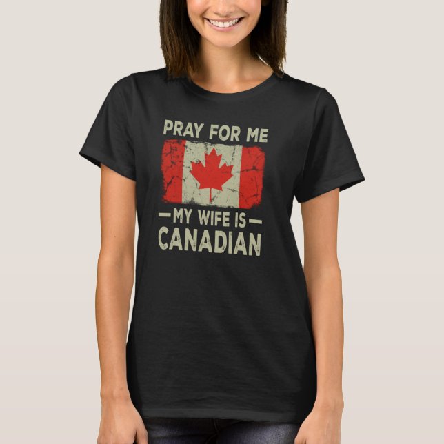 Camiseta Reze Por Mim Minha Esposa É Marido Canadense (Frente)
