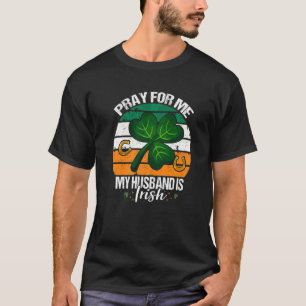 Camiseta Reze Por Mim O Meu Marido É A Irlanda Irlandesa Ru