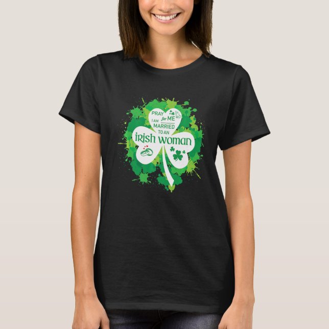 Camiseta Rezem Por Mim, Eu Sou Casado Com Uma Mulher Irland (Frente)