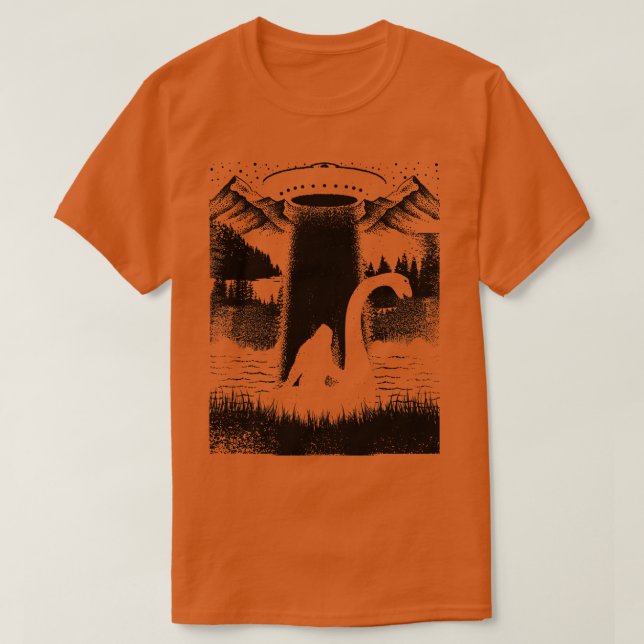 Camiseta Riding Loch Ness Monster Nessie Ufo (Frente do Design)