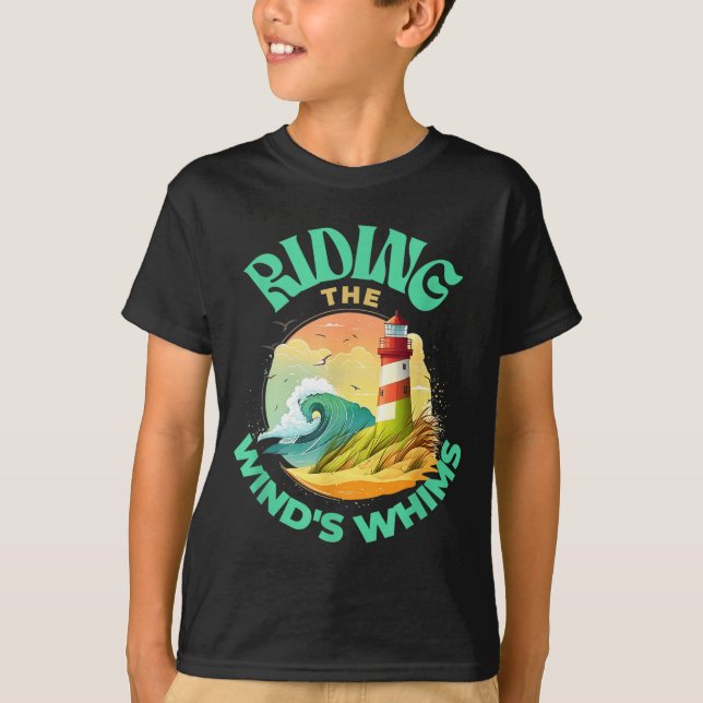 Camiseta Riding The Wind's Whims Ocean Humor Lighthouse Sce (Frente)