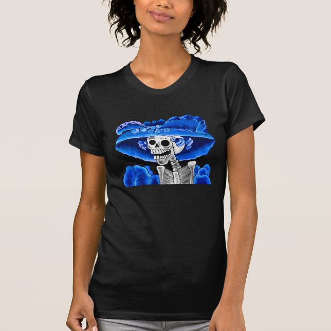 Camiseta Rindo de uma mulher esquelética em coalho azul (Frente)