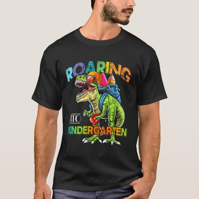 Camiseta Ring Kindergarten Dinossaur T Rex De Volta À Escol (Frente)