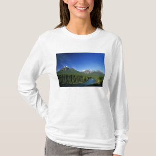 Camiseta Rio Bow perto do Parque Nacional Banff em Alberta