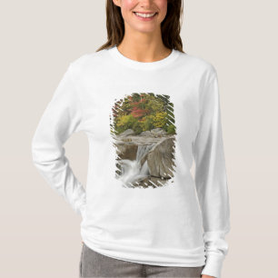 Camiseta Rio Swift em cascata através de rochas, Branco