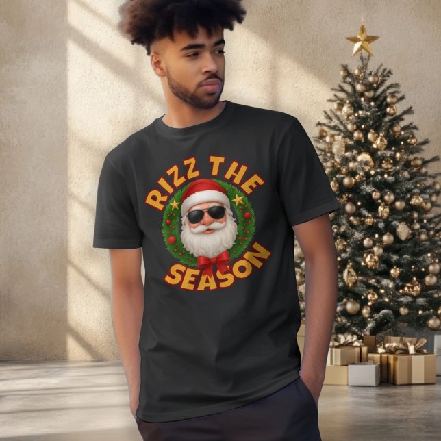 Camiseta Rizz The Season Trendy Christmas Santa (Rizz The Season Trendy Christmas Santa T-Shirt by Ricaso)