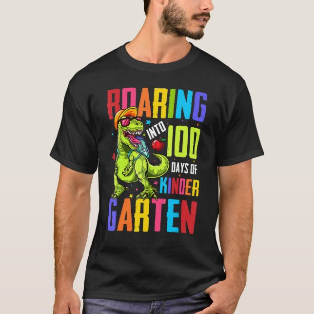 Camiseta Roaring Into 100 Days Kindergarten Funny T Rex Din (Frente)