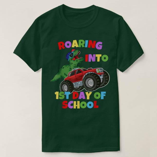 Camiseta Roaring Into 1st Day Of School Truck Dinosaur T-re (Frente do Design)