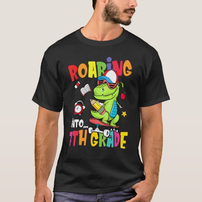 Camiseta Roaring Into 7th Grade Dinosaur Boys Kids Back To  (Frente)