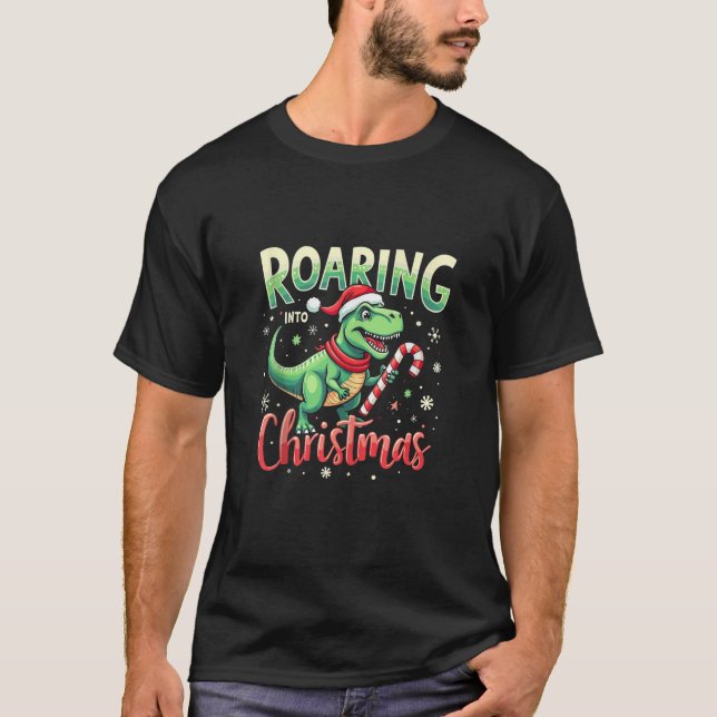 Camiseta Roaring into Christmas T Rex Santa Hat Candy Cane  (Frente)