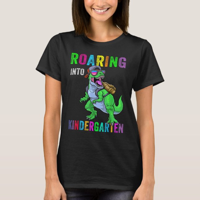 Camiseta Roaring Into Kindergarten Dinosaur 1st Day Back To (Frente)