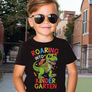Camiseta Roaring into Kindergarten Dinosaur – School