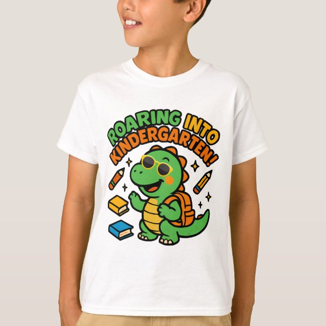 Camiseta Roaring Into Kindergarten Dinosaur T-Shirt (Frente)