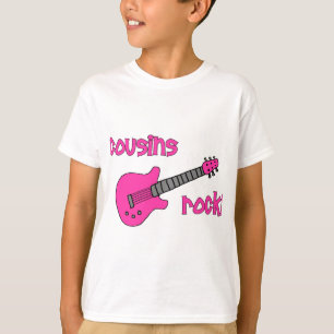 Camiseta Rocha dos primos! com guitarra cor-de-rosa