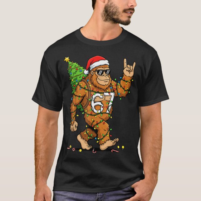 Camiseta Rockin' Bigfoot Christmas Tree Xmas Lights Funny 6 (Frente)