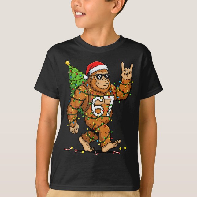Camiseta Rockin' Bigfoot Christmas Tree Xmas Lights Funny 6 (Frente)