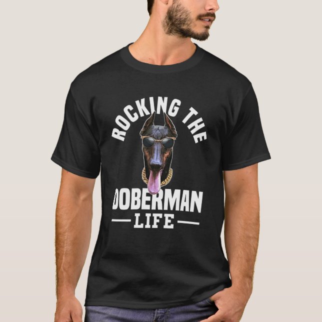 Camiseta Rocking The Doberman Life Doberman Pinscher (Frente)