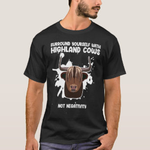 Camiseta rodeia-se com vacas de terras altas