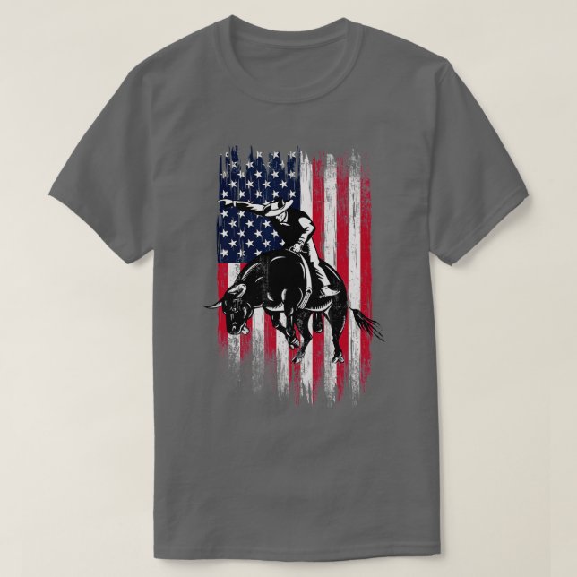 Camiseta Rodeo Bull Rider Patriota Americana Flag Cowboys (Frente do Design)