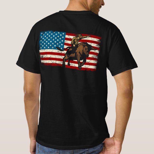 Camiseta Rodeo Bull Rider Patriota Americana Flag Cowboys (Verso)