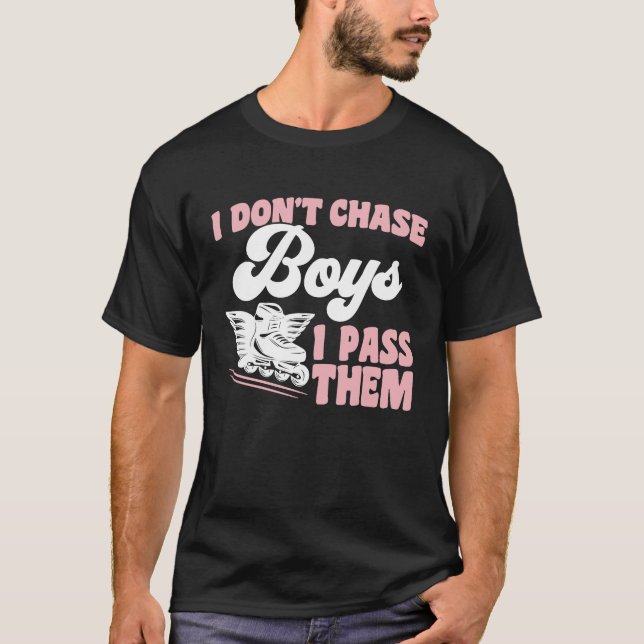 Camiseta Roller Skating I Don't Chase Boys I pass Them Roll (Frente)