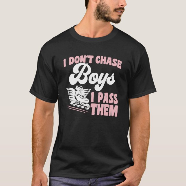 Camiseta Roller Skating I Don't Chase Boys I Pass Them Roll (Frente)