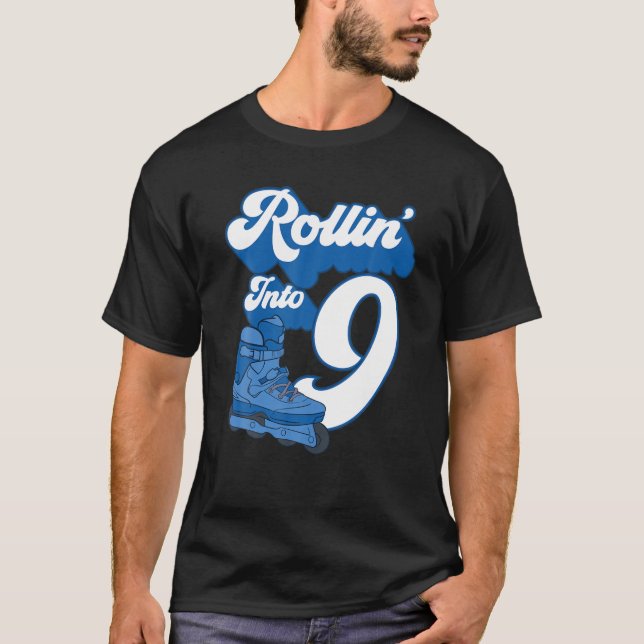 Camiseta Rollin' Em 9 Roller Skating Birthday 12 Boy Ki (Frente)