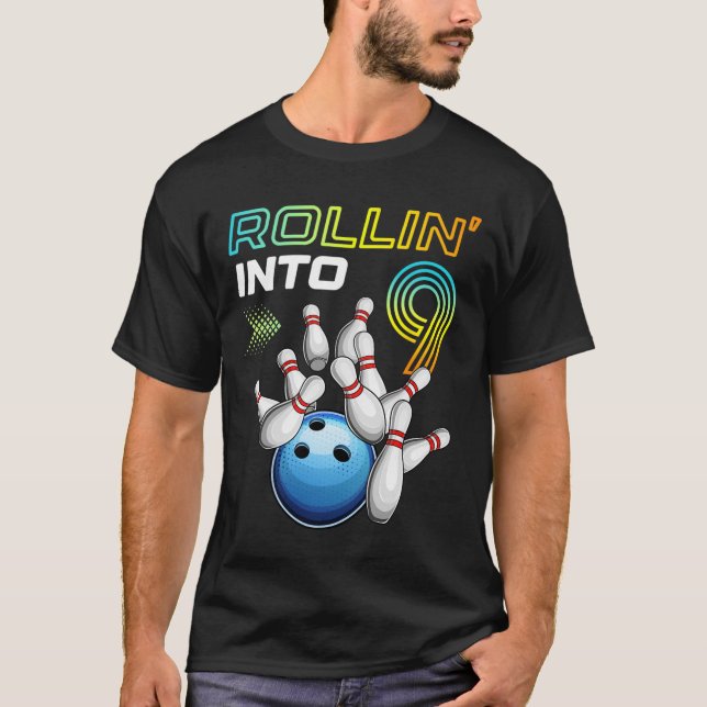Camiseta Rollin Into 9 Retro Bowling Birthday Party 9th Bir (Frente)