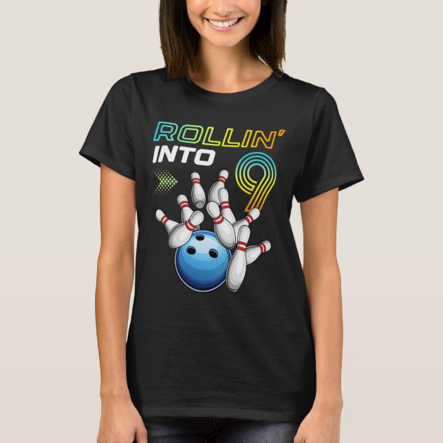 Camiseta Rollin Into 9 Retro Bowling Birthday Party 9th Bir (Frente)