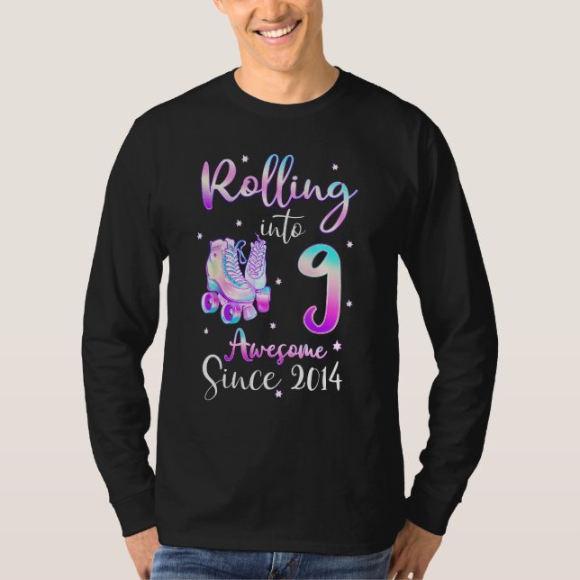 Camiseta Rolling Into 9 Awesome Since 2014 9th Bday Roller  (Frente)