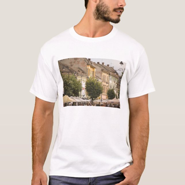 Camiseta Romênia, Sibiu. Cidade Nova. RF) (Frente)