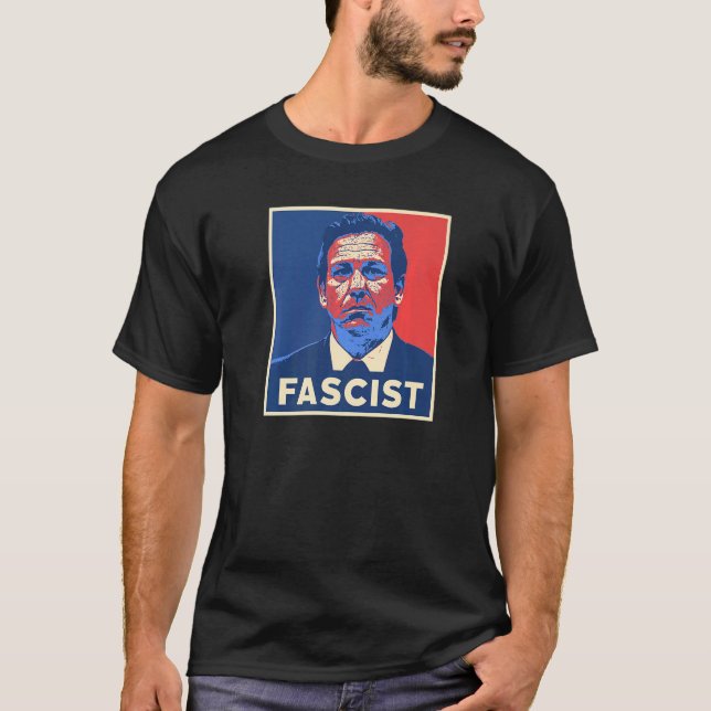 Camiseta Ron De Santis Retrato Fascista Má Governador da Fl (Frente)