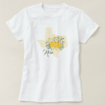 Camiseta Rosa Amarela do Texas - Estado de Gingham com Rosa<br><div class="desc">Ela é a mais doce rosebuda que o Texas já conheceu... . Quem é a sua Rosa Amarela do Texas? Mostre a eles que você os ama com esta design feita apenas para eles. A forma do estado está num pequeno padrão de gingham amarelo, com um spray de rosas amarelas...</div>