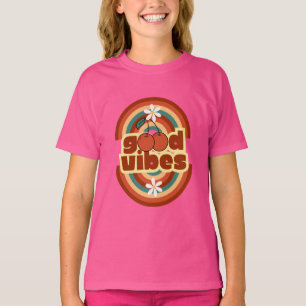 Camiseta Rosa “Boas Vibrações” com Gráfico Retro d