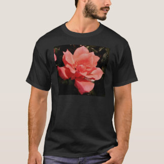 Camiseta rosa de pêssego e colírio