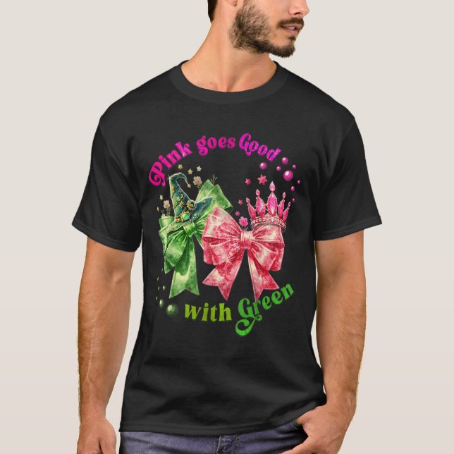 Camiseta Rosa Fica Bem Com A Bruxa Dia de as Bruxas engraça (Frente)