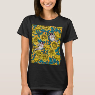 Camiseta Rosa, flores e aves-pintadas