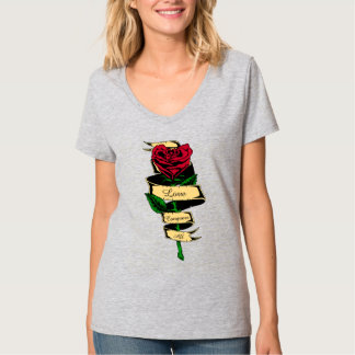 Camiseta Rosa Love Conquers All Feminino