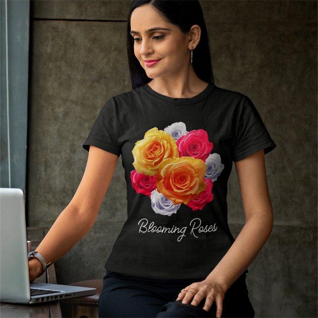 Camiseta Rosas Blooming Motif T Shirt (Criador carregado)